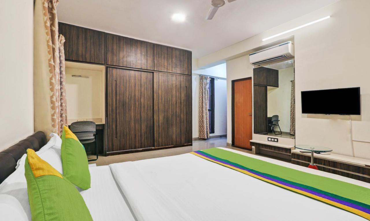 Treebo Trend Bandra Apartments Mumbai Bagian luar foto