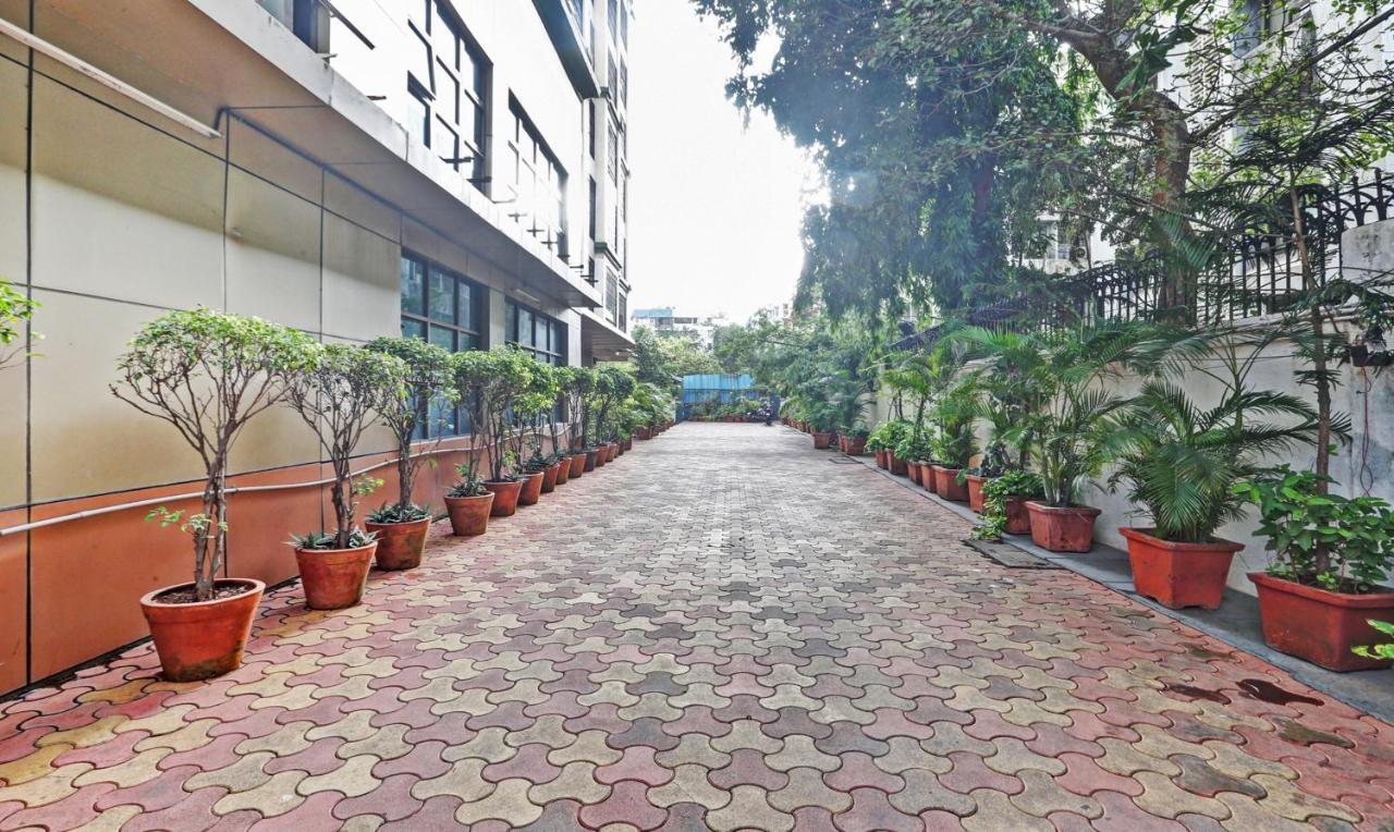 Treebo Trend Bandra Apartments Mumbai Bagian luar foto