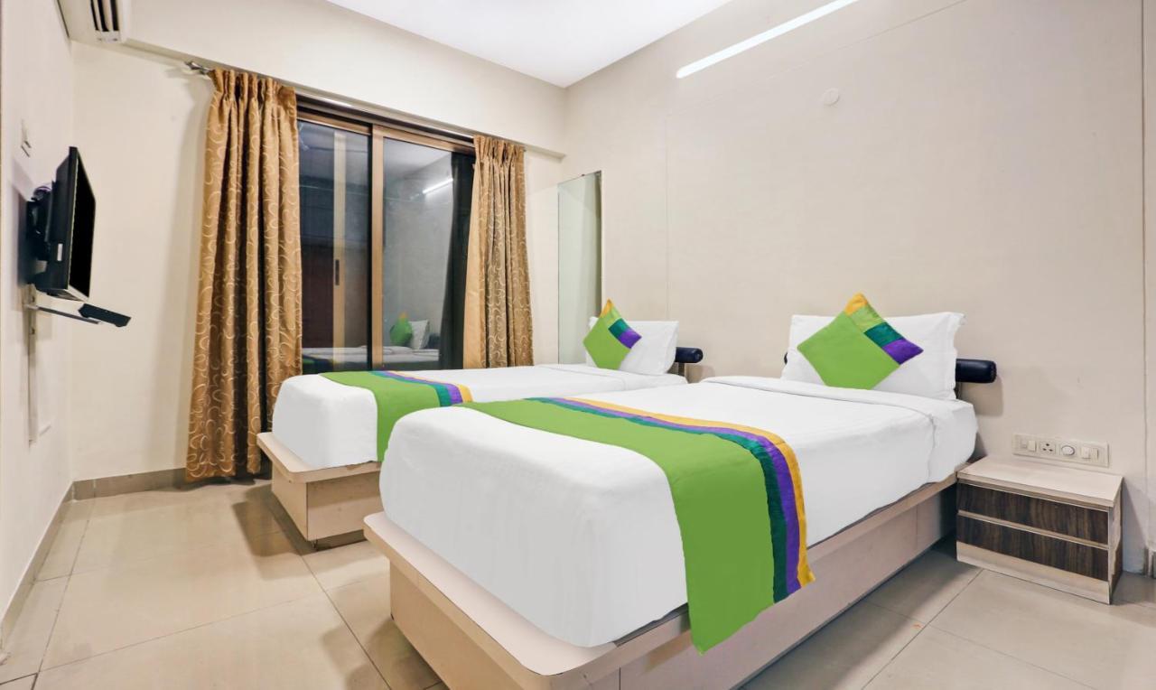 Treebo Trend Bandra Apartments Mumbai Bagian luar foto