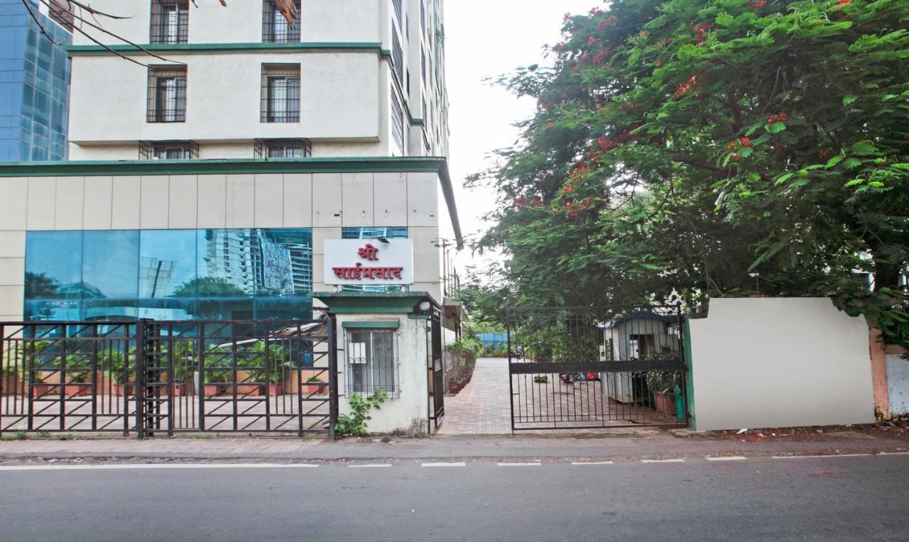 Treebo Trend Bandra Apartments Mumbai Bagian luar foto